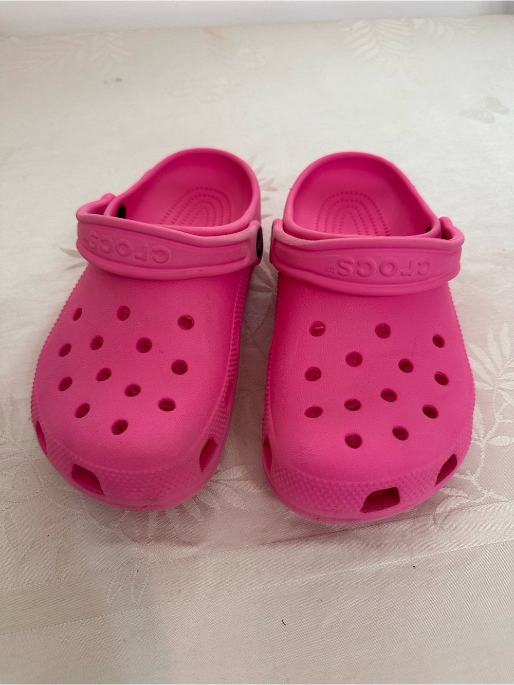 CROCS Classic Clog in Hot Pink